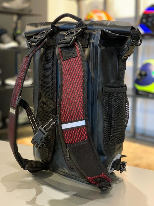 雨の日のお出かけはこれで決まり！『EXPLORER WP BACKPACK 15L』のご紹介